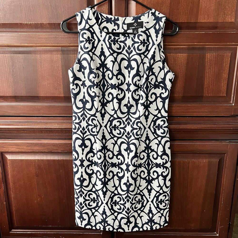 Ronni Nicole White & Navy Blue Damask Sleeveless Shift Dress Women’s Petite 4P